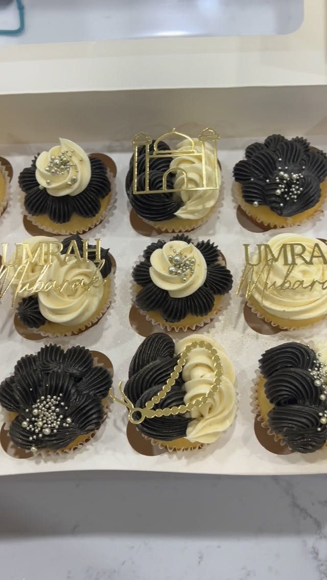 Umrah Mubarak black and gold cupcakes
